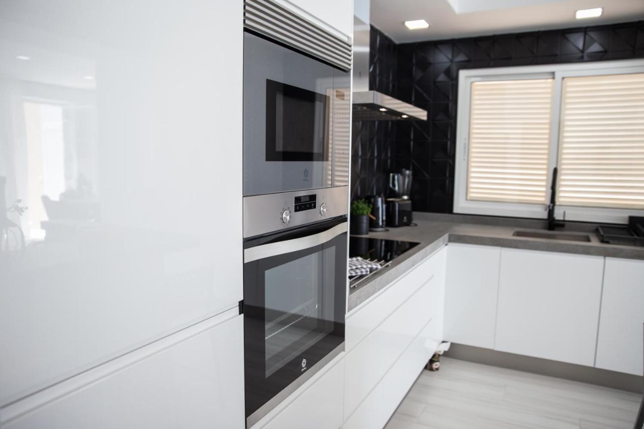 Spacious 200 Sq.M. Penthouse With Sea View Terraces Τορρεμολίνος Εξωτερικό φωτογραφία