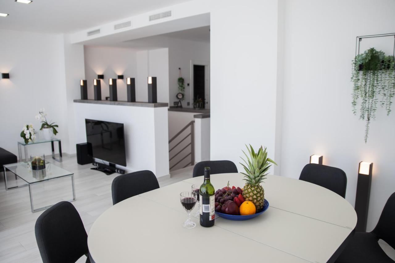 Spacious 200 Sq.M. Penthouse With Sea View Terraces Τορρεμολίνος Εξωτερικό φωτογραφία