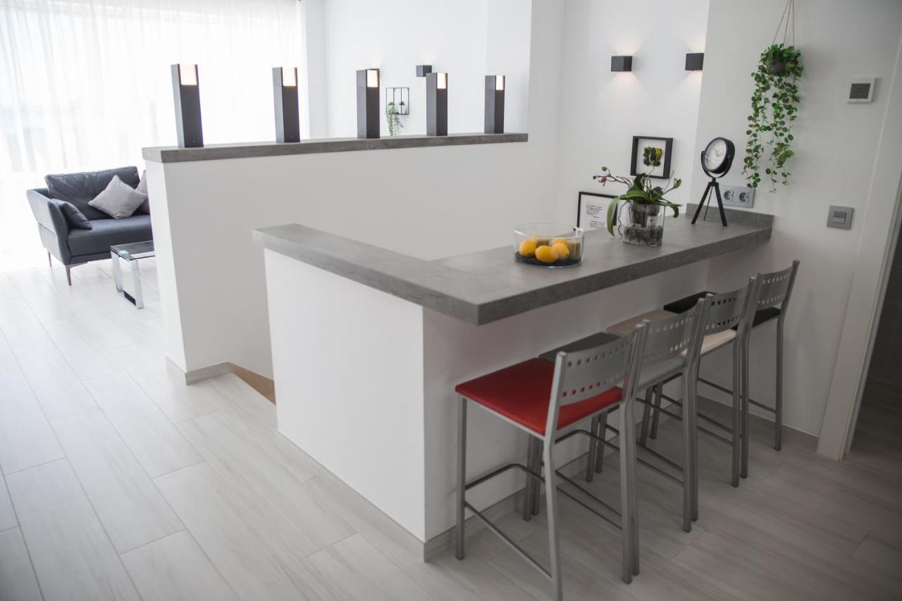 Spacious 200 Sq.M. Penthouse With Sea View Terraces Τορρεμολίνος Εξωτερικό φωτογραφία