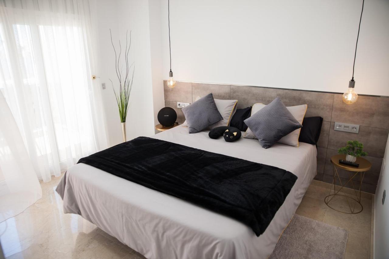 Spacious 200 Sq.M. Penthouse With Sea View Terraces Τορρεμολίνος Εξωτερικό φωτογραφία