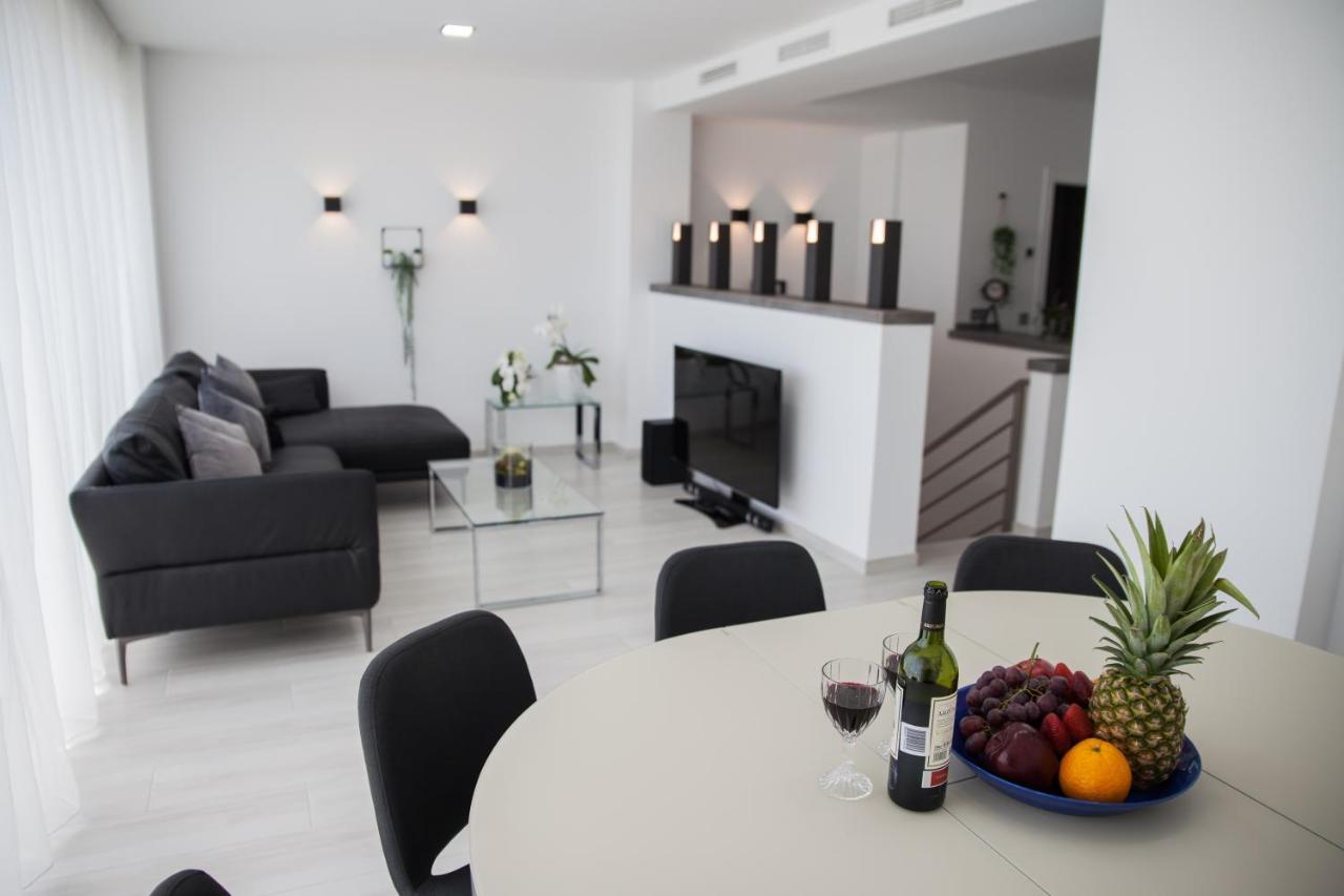 Spacious 200 Sq.M. Penthouse With Sea View Terraces Τορρεμολίνος Εξωτερικό φωτογραφία