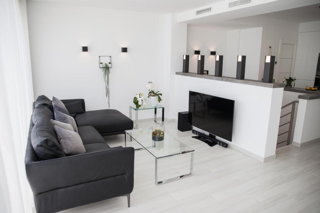 Spacious 200 Sq.M. Penthouse With Sea View Terraces Τορρεμολίνος Εξωτερικό φωτογραφία